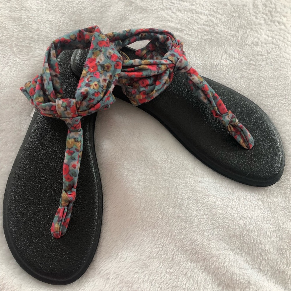 SANUK softest yoga-mat sandals in delicate floral multi-colors, NWT, Sz 9